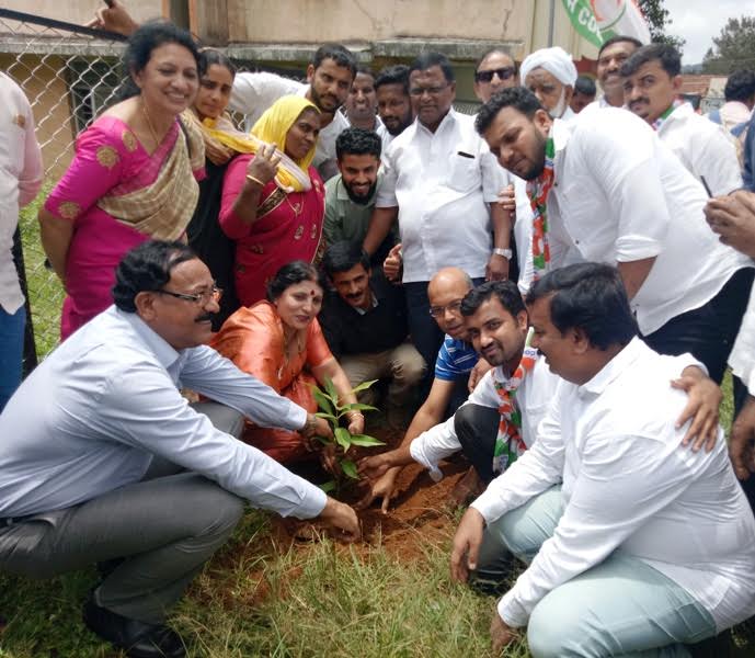 ಯುವ ಕಾಂಗ್ರೆಸ್‌ನಿಂದ ಪರಿಸರ ಜಾಗೃತಿ: ಪರಿಸರ ರಕ್ಷಣೆಗೆ ಪದ್ಮಿನಿ ಪೊನ್ನಪ್ಪ ಕರೆ